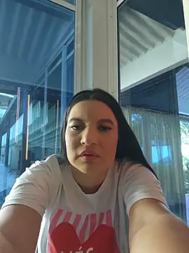 Snapshot of Pretty_Julieta chatting on April 27, 9:24 pm Pretty Julieta online show from April 27, 9:24 pm