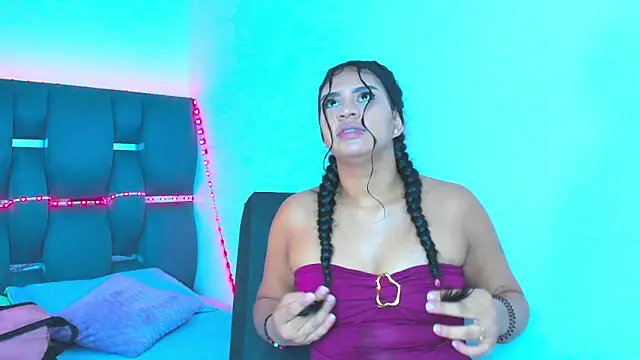 madelinesquirt online show from July 14, 7:08 pm