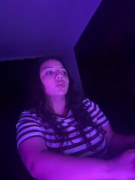 cute snowlove online show from April 12, 12:15 am