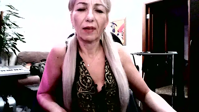 Snapshot of AlisaAngell chatting on March 8, 3:49 pm AlisaAngell online show from March 8, 3:49 pm