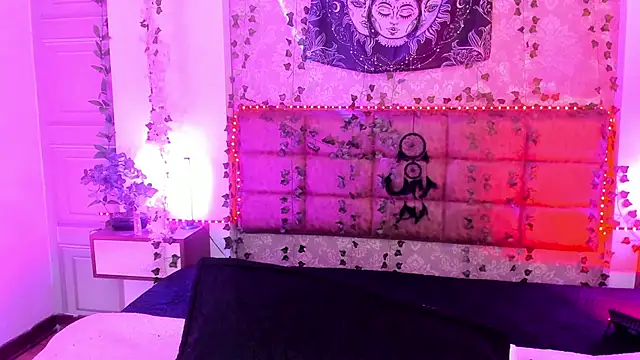 Vickmoon online show from May 7, 9:53 pm