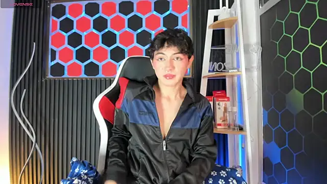 Cristopher Wild online show from May 6, 8:47 pm