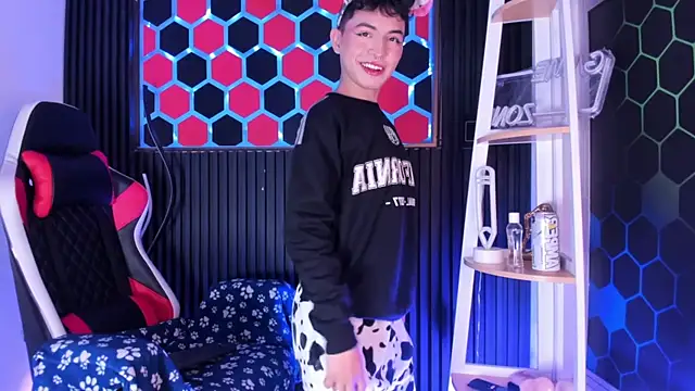 Cristopher Wild online show from May 28, 4:21 am