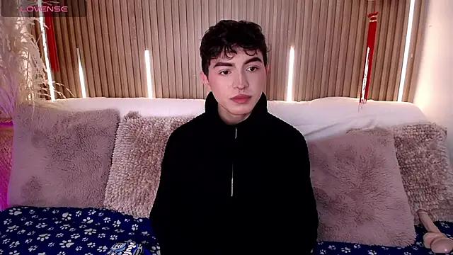 Cristopher Wild online show from July 4, 8:26 pm