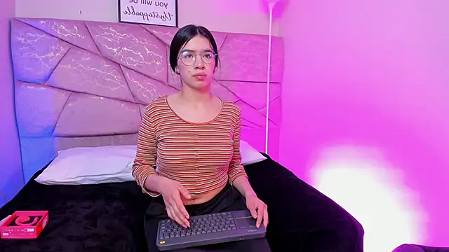 Amara Velle online show from May 29, 12:58 pm