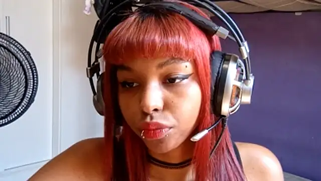 Snapshot of emilycloves chatting on March 16, 2:10 pm emilycloves online show from March 16, 2:10 pm