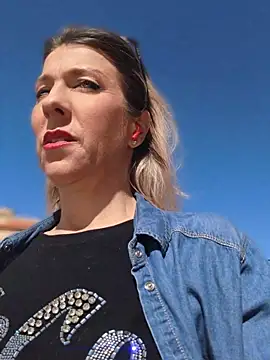 Snapshot of ManuelaX chatting on February 23, 10:45 am ManuelaX online show from February 23, 10:45 am