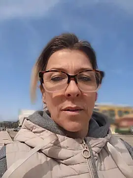 Snapshot of ManuelaX chatting on March 1, 11:45 am ManuelaX online show from March 1, 11:45 am