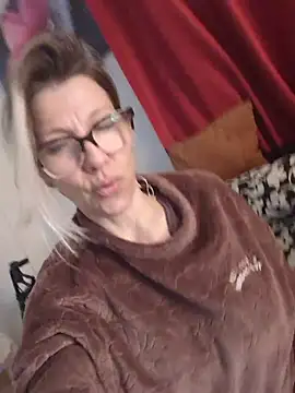 ManuelaX online show from March 10, 1:05 pm