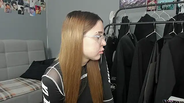 Snapshot of VanessaRosewood chatting on March 29, 3:01 pm VanessaRosewood online show from March 29, 3:01 pm