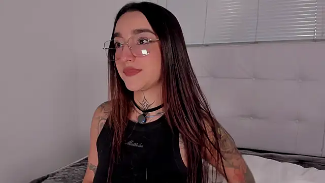 Emily Rousess online show from July 10, 11:18 pm