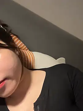 Snapshot of Beautiful_roses chatting on March 13, 5:41 pm Beautiful roses online show from March 13, 5:41 pm