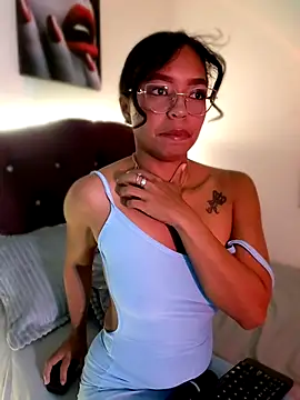 nathyjonees online show from May 11, 10:21 am