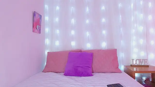 dulce devil  online show from May 24, 11:37 am