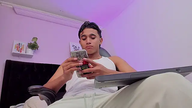 Snapshot of Morgan_Bladee chatting on April 15, 4:30 am Morgan Bladee online show from April 15, 4:30 am