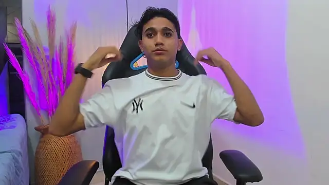Snapshot of Morgan_Bladee chatting on April 20, 10:00 pm Morgan Bladee online show from April 20, 10:00 pm