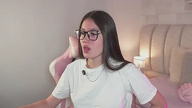 Snapshot of Alanna-Rosse chatting on May 29, 11:08 am Alanna-Rosse online show from May 29, 11:08 am