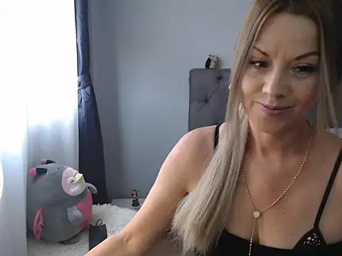 Snapshot of SammyAlexxandra chatting on March 20, 7:19 pm SammyAlexxandra online show from March 20, 7:19 pm