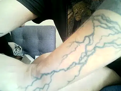 Snapshot of SirNefastus chatting on April 8, 8:58 am SirNefastus online show from April 8, 8:58 am