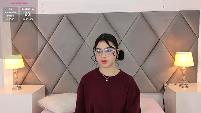 Snapshot of OliviaDiaz chatting on March 30, 8:10 pm OliviaDiaz online show from March 30, 8:10 pm