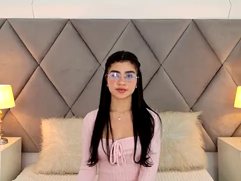 Snapshot of OliviaDiaz chatting on April 26, 8:28 pm OliviaDiaz online show from April 26, 8:28 pm