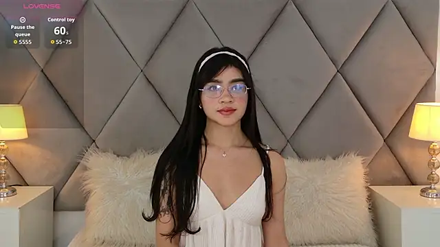 Snapshot of OliviaDiaz chatting on April 28, 8:25 pm OliviaDiaz online show from April 28, 8:25 pm