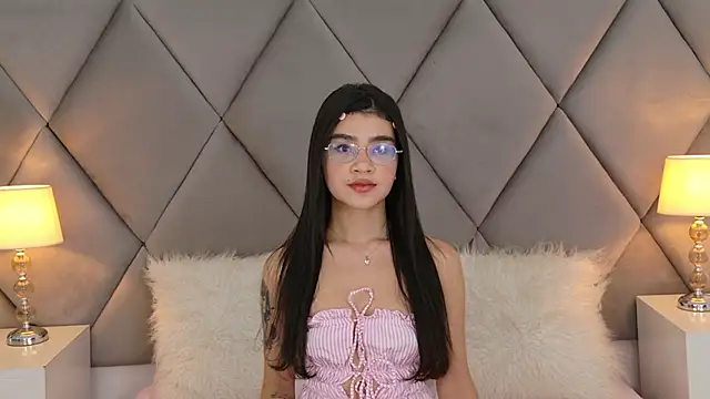 Snapshot of OliviaDiaz chatting on May 10, 8:03 pm OliviaDiaz online show from May 10, 8:03 pm