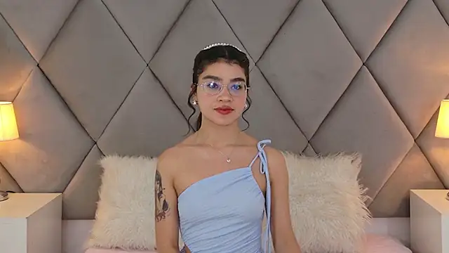 Snapshot of OliviaDiaz chatting on May 15, 8:16 pm OliviaDiaz online show from May 15, 8:16 pm