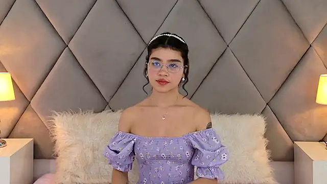 Snapshot of OliviaDiaz chatting on May 16, 7:34 pm OliviaDiaz online show from May 16, 7:34 pm