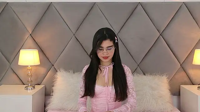 Snapshot of OliviaDiaz chatting on May 24, 8:14 pm OliviaDiaz online show from May 24, 8:14 pm