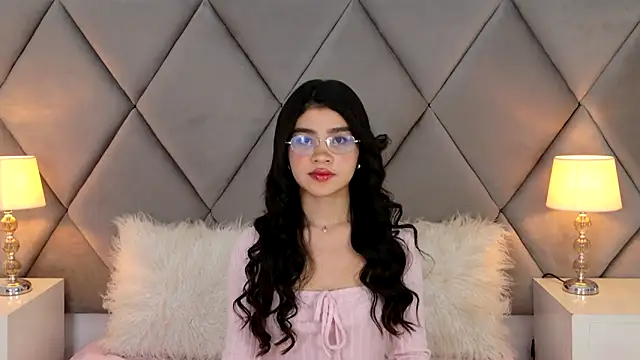 Snapshot of OliviaDiaz chatting on May 26, 8:05 pm OliviaDiaz online show from May 26, 8:05 pm