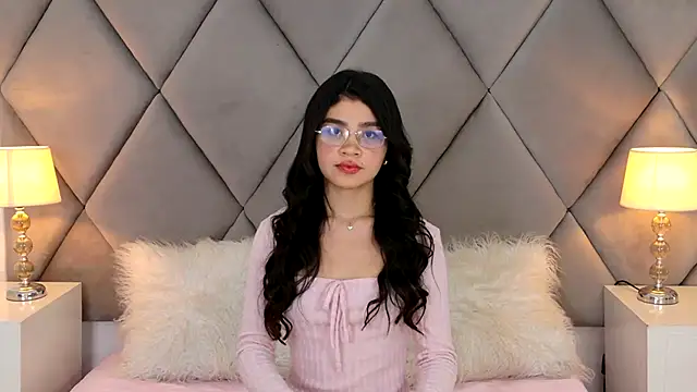 Snapshot of OliviaDiaz chatting on May 27, 1:57 am OliviaDiaz online show from May 27, 1:57 am