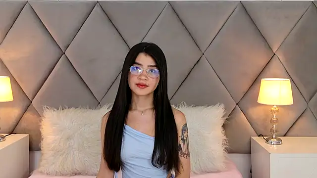 Snapshot of OliviaDiaz chatting on May 28, 8:06 pm OliviaDiaz online show from May 28, 8:06 pm