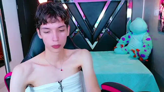 Stefany PiInk online show from May 17, 12:56 pm