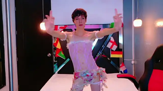 Stefany PiInk online show from July 6, 3:03 pm