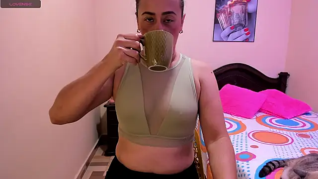 sara florez12 online show from May 25, 11:27 am
