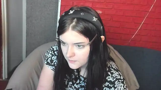 Snapshot of EsterTwilight chatting on April 11, 3:49 pm EsterTwilight online show from April 11, 3:49 pm