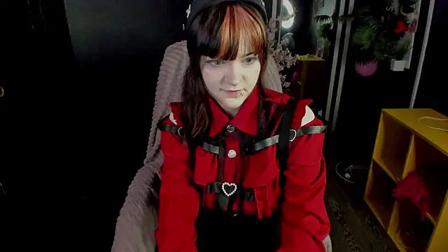 Snapshot of EsterTwilight chatting on May 16, 4:06 pm EsterTwilight online show from May 16, 4:06 pm