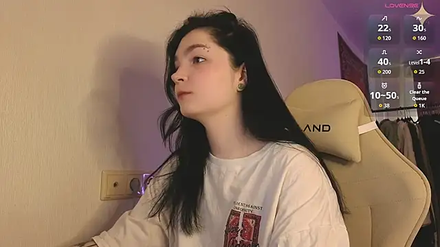 Snapshot of Luna_Moon13 chatting on April 10, 1:11 am Luna Moon13 online show from April 10, 1:11 am