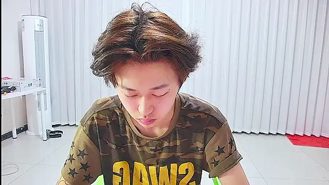 Chili-001 online show from July 5, 2:46 pm