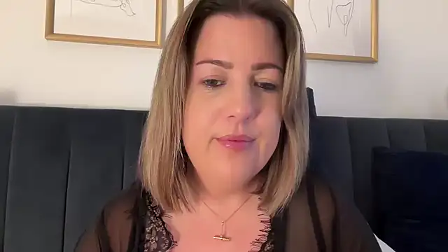 annabellewarick online show from May 11, 7:44 pm