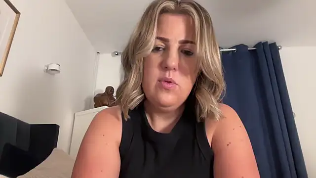 annabellewarick online show from May 25, 8:59 pm