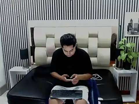 Alex Wolft online show from May 4, 12:01 pm