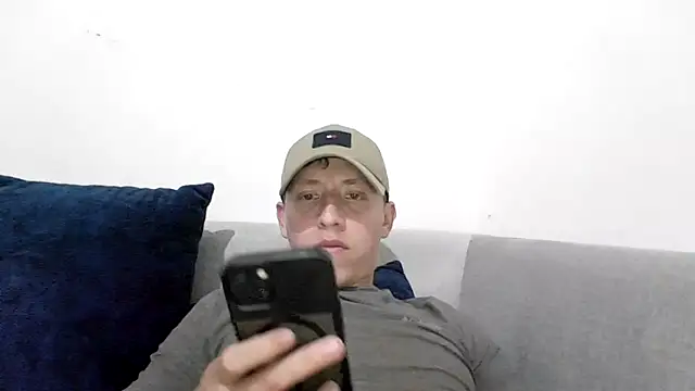 Snapshot of paulcevallos05 chatting on May 27, 4:31 am paulcevallos05 online show from May 27, 4:31 am