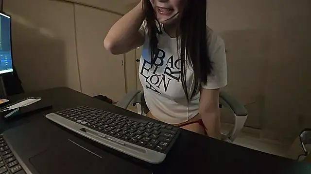 Snapshot of sakurako_12 chatting on May 9, 6:57 pm sakurako 12 online show from May 9, 6:57 pm