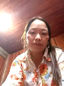 Snapshot of Yellow-pink chatting on April 7, 1:22 pm Yellow-pink online show from April 7, 1:22 pm