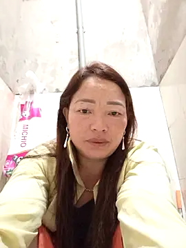 Snapshot of Yellow-pink chatting on April 16, 11:29 pm Yellow-pink online show from April 16, 11:29 pm