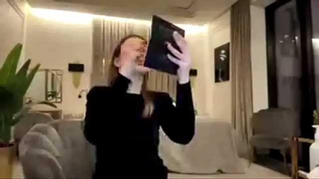 Cherry Sin online show from March 10, 4:45 pm