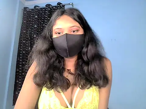 KASHISH SINGH  online show from May 12, 9:28 am