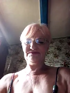 Snapshot of NikaGold455 chatting on June 4, 5:35 am NikaGold455 online show from June 4, 5:35 am